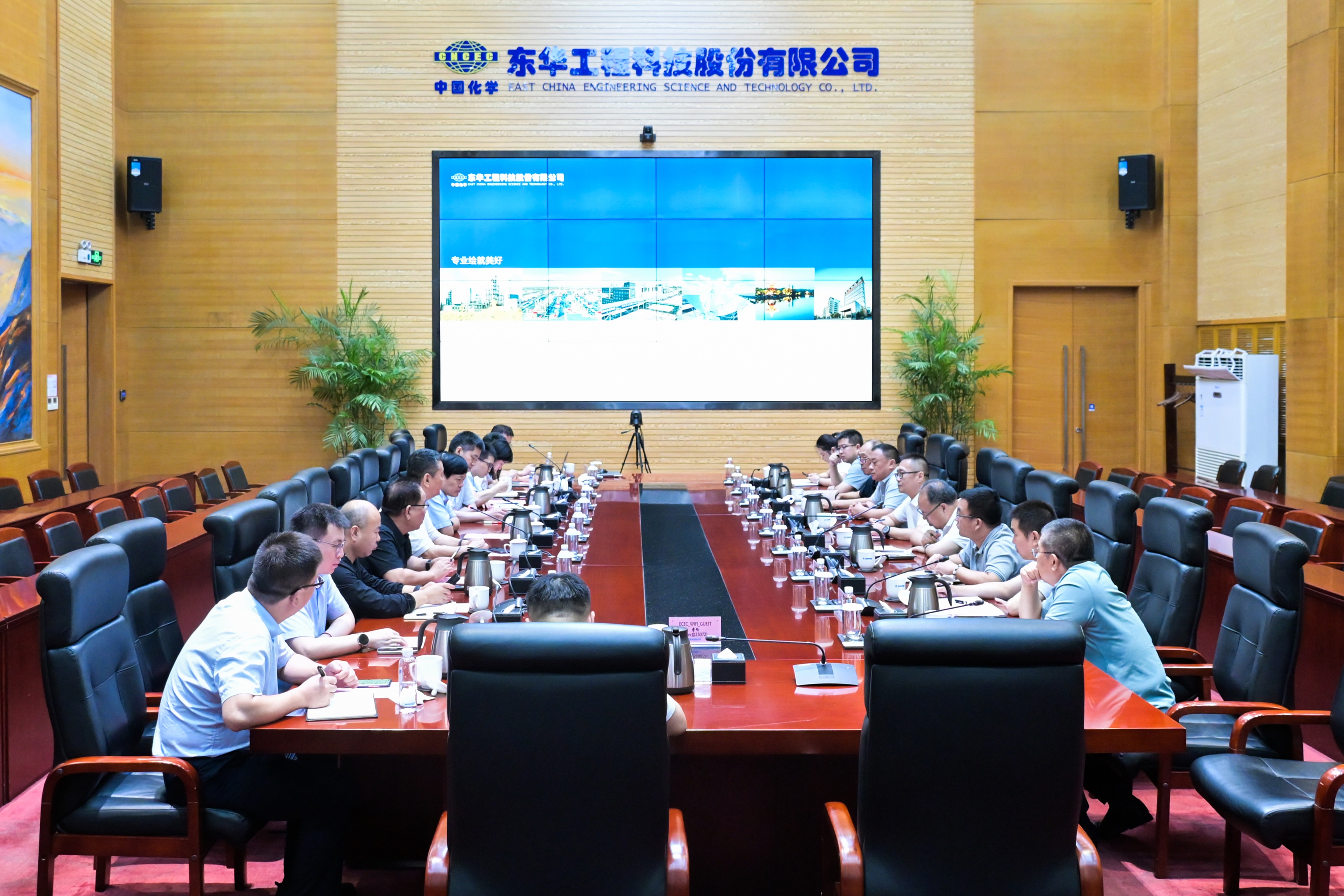 李立新会见新业集团董事会秘书，沃疆化学公司党委书记、董事长、总经理刘根康